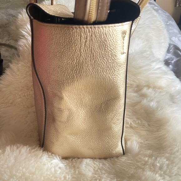 Michael Kors MERCER LEATHER CROSSBODY BAG - Picture 4 of 5